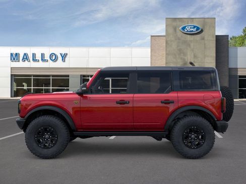 New 2025 Ford Bronco Badlands image 3