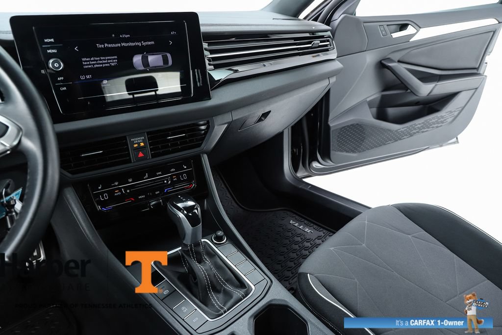 Used 2025 Volkswagen Jetta Sport FWD image 59