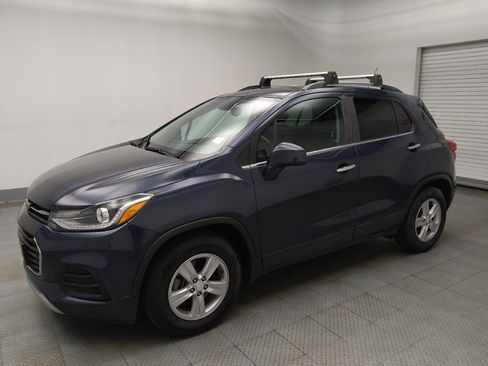 Used 2018 Chevrolet Trax LT w/ Sun & Sound Package FWD image 2