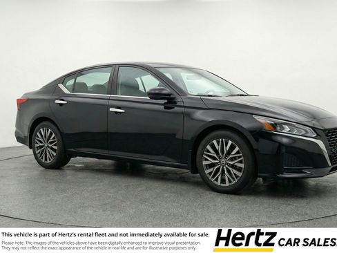 Used 2025 Nissan Altima 2.5 SV FWD image 1