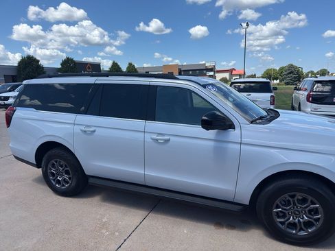 Used 2025 Ford Expedition Max Active RWD image 12