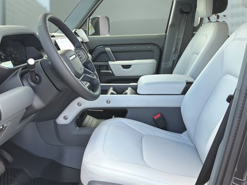 New 2026 Land Rover Defender 110 X-Dynamic SE AWD/4WD image 17
