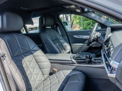 Used 2023 BMW 740i RWD image 25