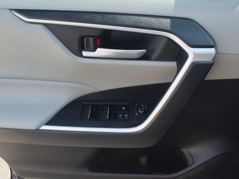 Used 2024 Toyota RAV4 XLE FWD image 28