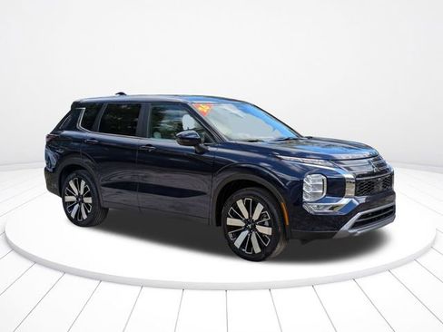 New 2026 Mitsubishi Outlander SE image 2