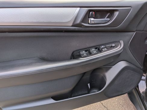 Used 2017 Subaru Outback 2.5i Premium image 8