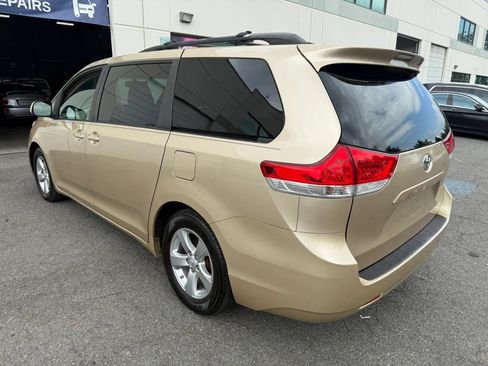 Used 2011 Toyota Sienna LE FWD image 14
