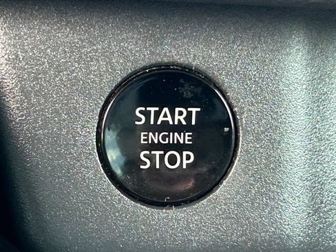 Used 2025 Nissan Rogue SV AWD/4WD image 16