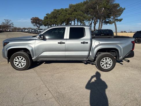 Used 2025 Toyota Tacoma SR image 8