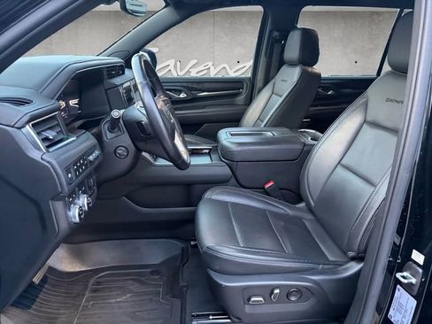 Used 2022 GMC Yukon XL Denali w/ Advanced Technology Package image 19