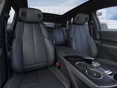 New 2025 Cadillac Lyriq Luxury image 17