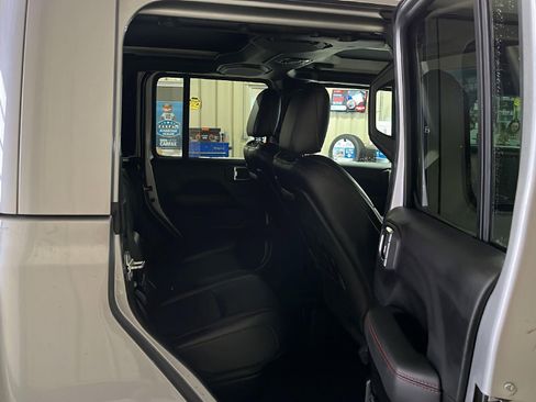 Used 2020 Jeep Gladiator Rubicon image 11
