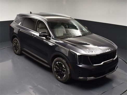 Certified 2025 Kia Sorento S w/ Panoramic Sunroof Package image 41