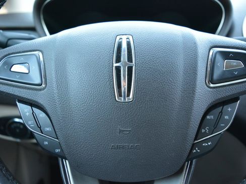 Used 2017 Lincoln MKC Select w/ Select Plus Package FWD image 19