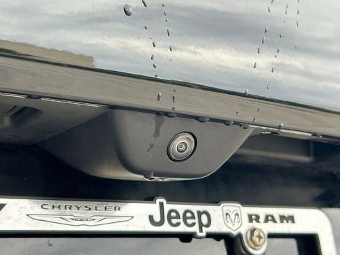 Certified 2024 Jeep Grand Cherokee Limited w/ Black Appearance Package image 32