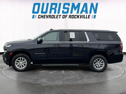 Used 2024 Chevrolet Suburban LT image 3