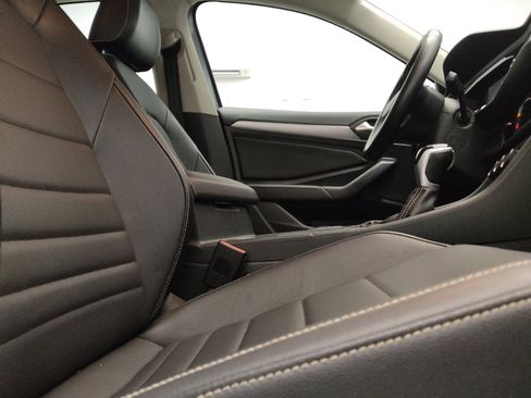 Used 2022 Volkswagen Jetta SE FWD image 21