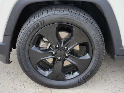 Used 2021 Jeep Compass Latitude FWD image 12