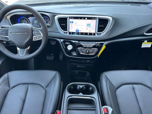New 2027 Chrysler Pacifica Select FWD image 13
