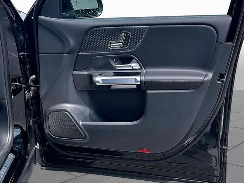 Certified 2025 Mercedes-Benz GLB 250 image 23