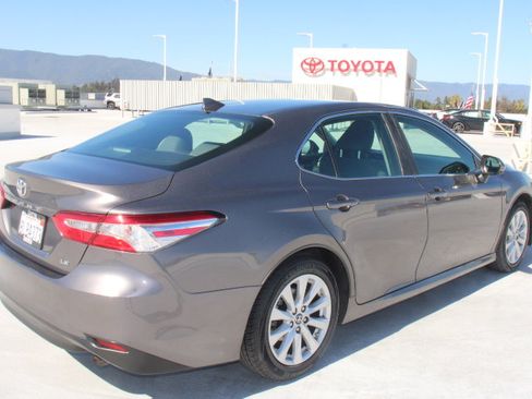 Used 2019 Toyota Camry LE FWD image 3