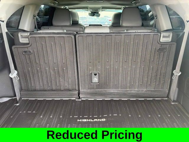 Used 2020 Toyota Highlander XLE AWD/4WD image 37