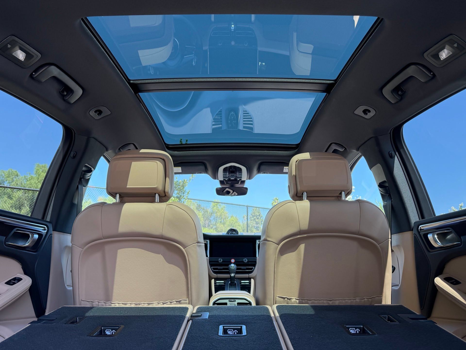 Certified 2026 Porsche Macan AWD/4WD image 36