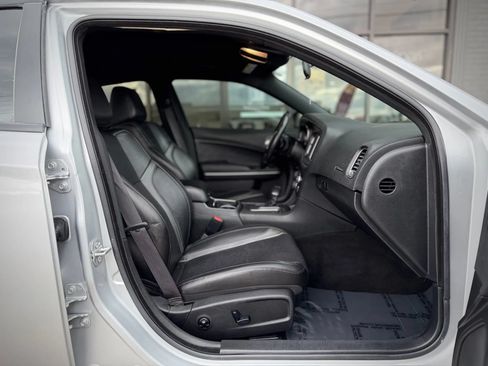 Used 2019 Dodge Charger SXT w/ Leather Interior Group RWD image 23
