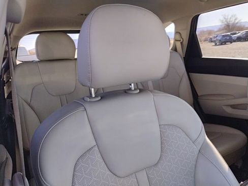 Used 2022 Kia Sorento S image 16