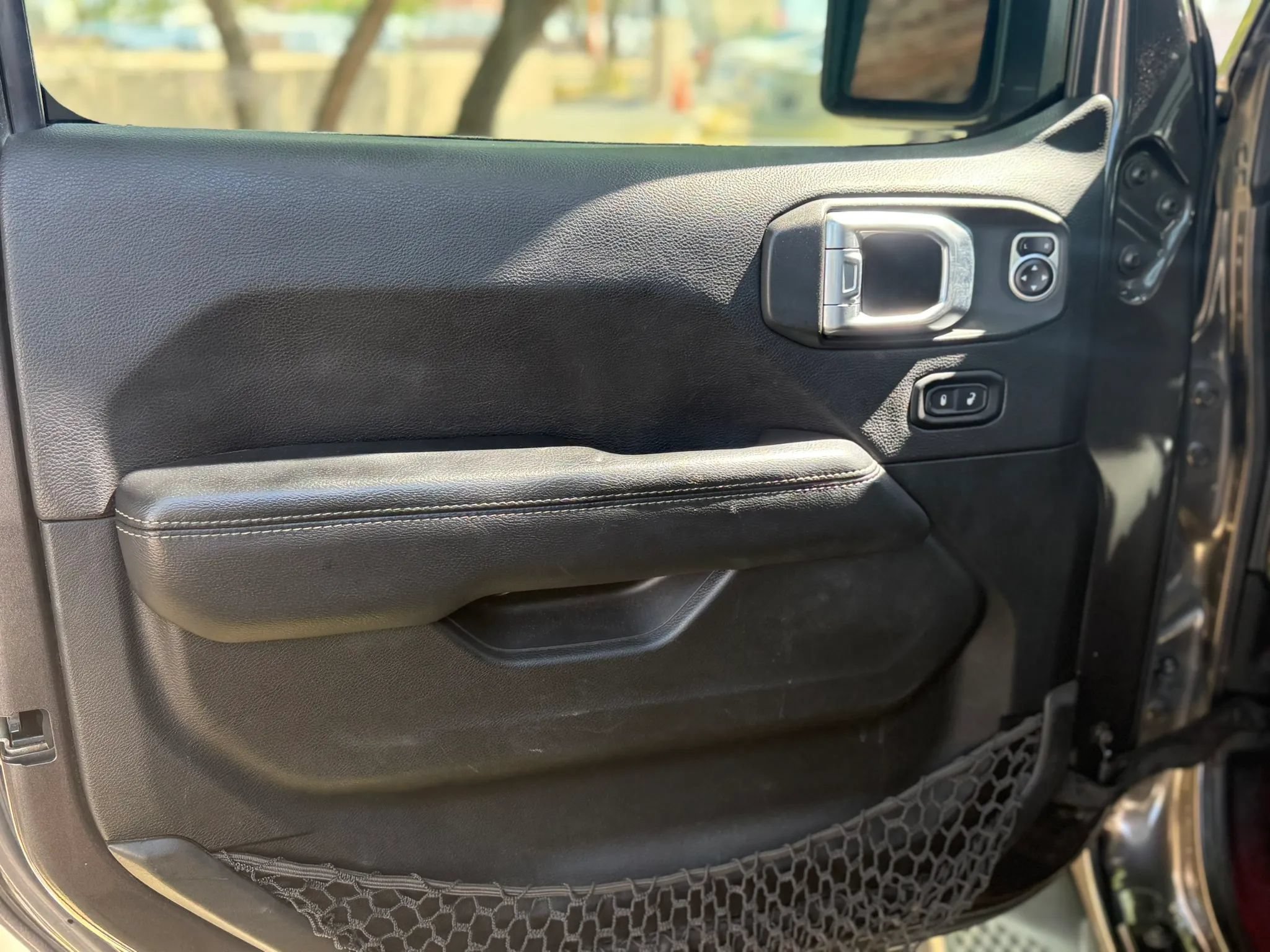 Used 2020 Jeep Wrangler Unlimited Sahara AWD/4WD image 14