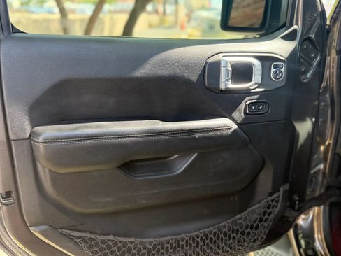 Used 2020 Jeep Wrangler Unlimited Sahara AWD/4WD image 14