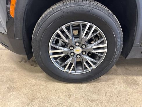 Used 2026 Chevrolet Traverse LT FWD image 11