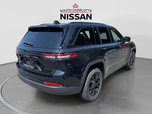 Used 2025 Jeep Grand Cherokee Altitude AWD/4WD image 6