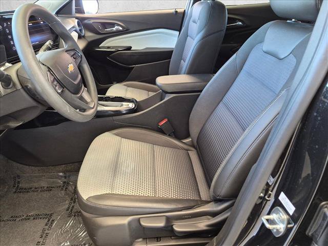Used 2025 Chevrolet Trax LT FWD image 21