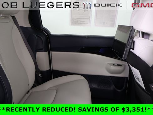 Used 2025 Kia Carnival SX Prestige FWD image 19