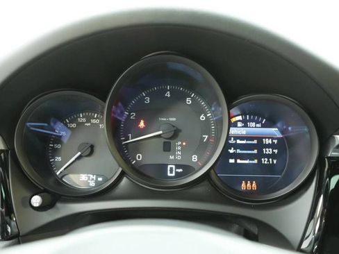 Certified 2025 Porsche Macan AWD/4WD image 14