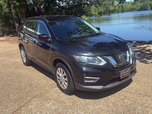 Used 2020 Nissan Rogue S AWD/4WD image 2
