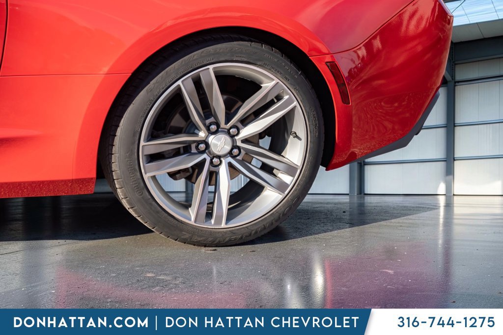 Used 2017 Chevrolet Camaro LT RWD image 32