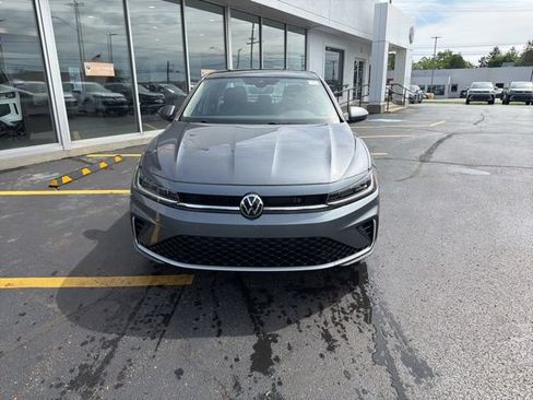 Used 2025 Volkswagen Jetta SE FWD image 6
