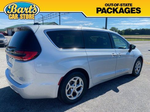 Used 2024 Chrysler Pacifica Limited FWD image 6