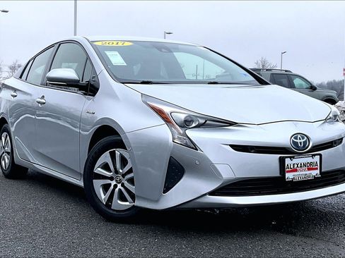 Used 2017 Toyota Prius Two w/ Prius Two Safety Plus Package image 2