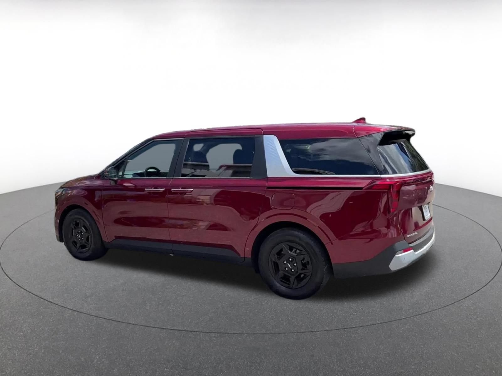 Used 2026 Kia Carnival FWD image 8