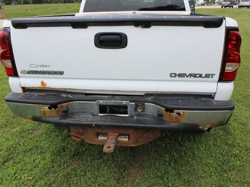 Used 2006 Chevrolet Silverado 2500 LT w/ Heavy-Duty Power Package AWD/4WD image 9
