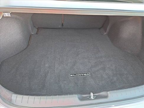 Used 2023 Hyundai Elantra Limited FWD image 6