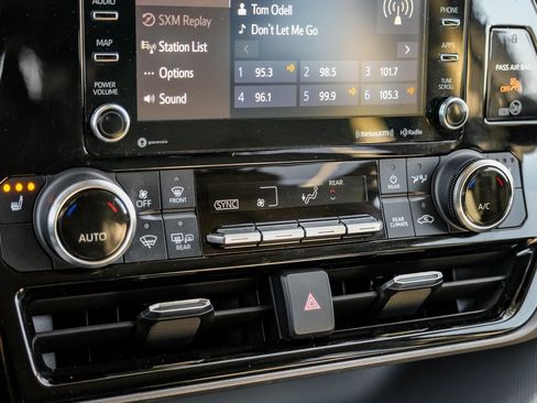 Used 2022 Toyota Highlander XLE image 37