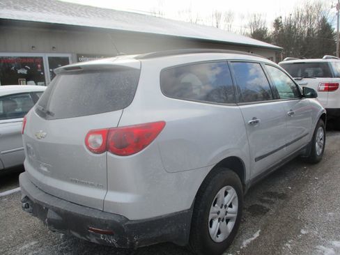 Used 2011 Chevrolet Traverse LS image 4