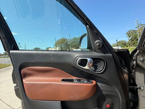 Used 2014 FIAT 500L Trekking w/ Popular Equipment Group image 9