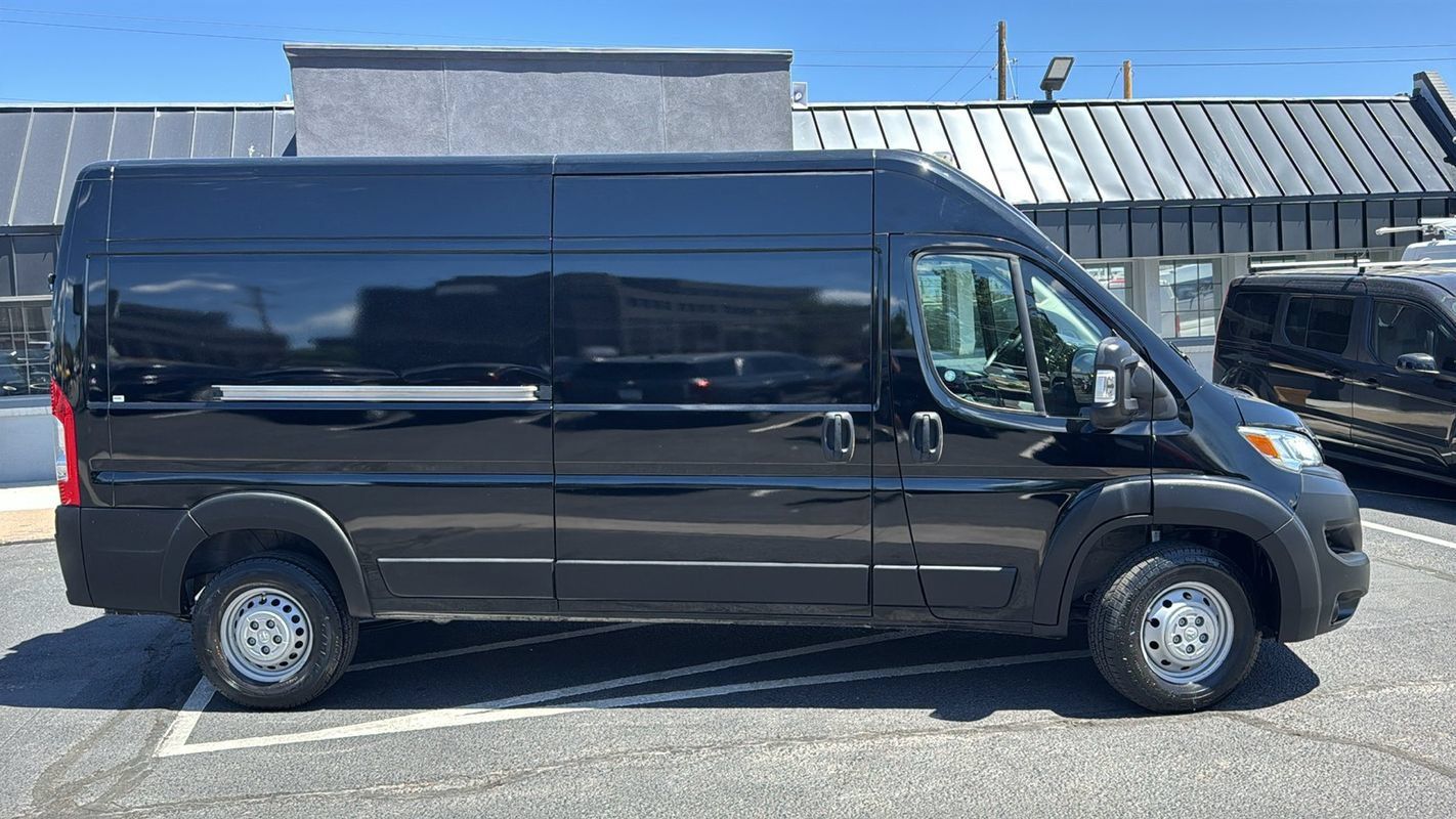 Used 2025 RAM ProMaster 2500 FWD image 2