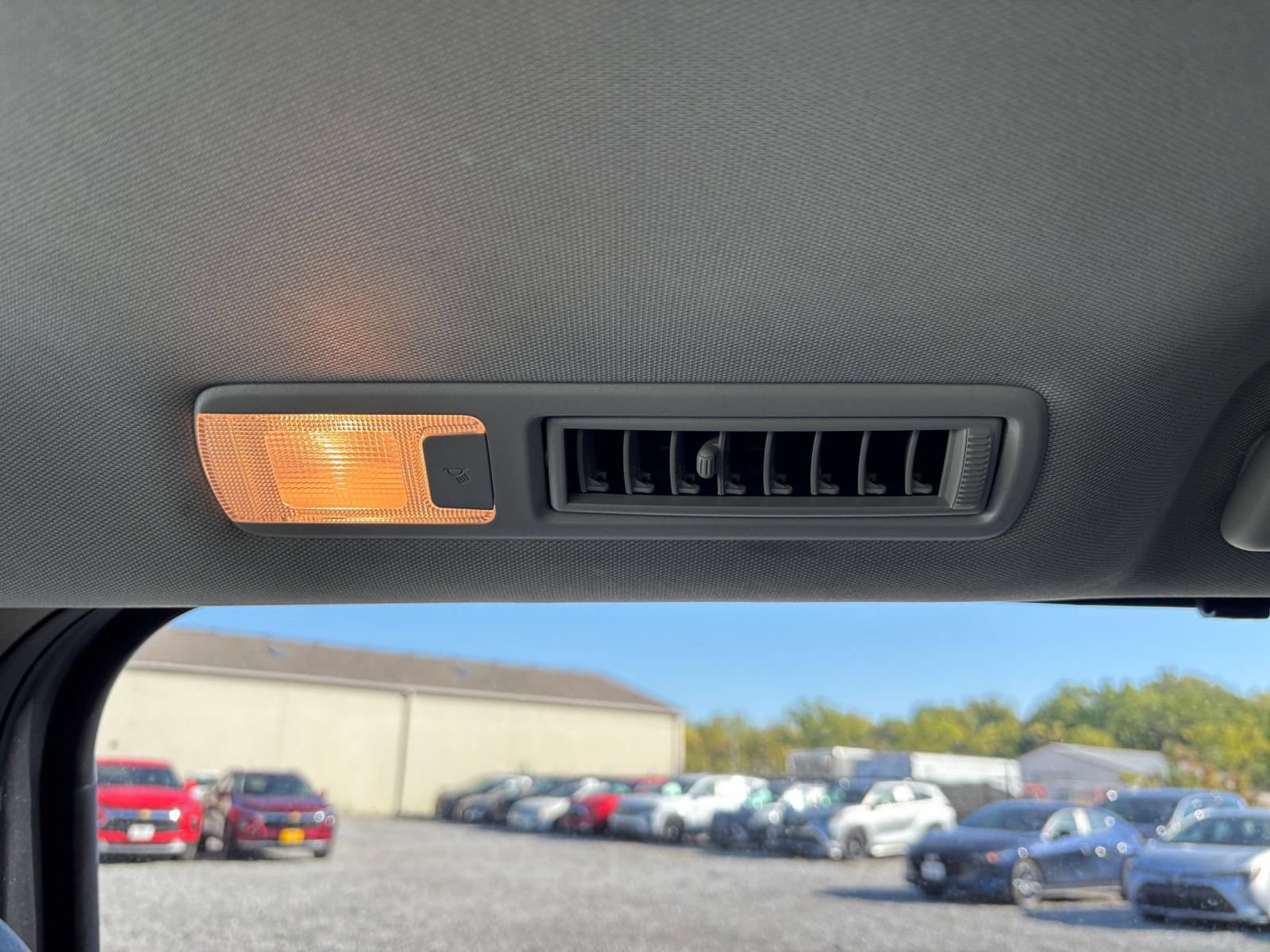 Used 2025 Toyota Sienna XLE FWD image 25