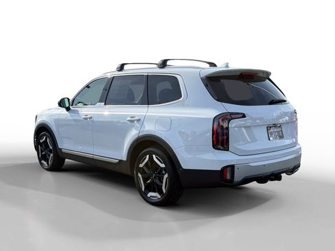 Used 2024 Kia Telluride EX w/ EX Captain's Chair Package image 3